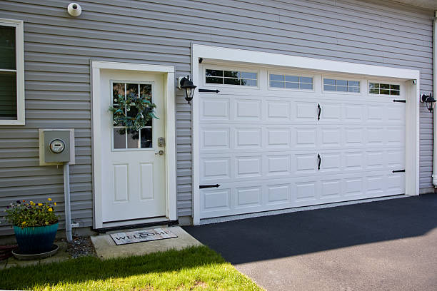 24/7 Emergency Garage Door Panel Replacement experts in Holland, TX
